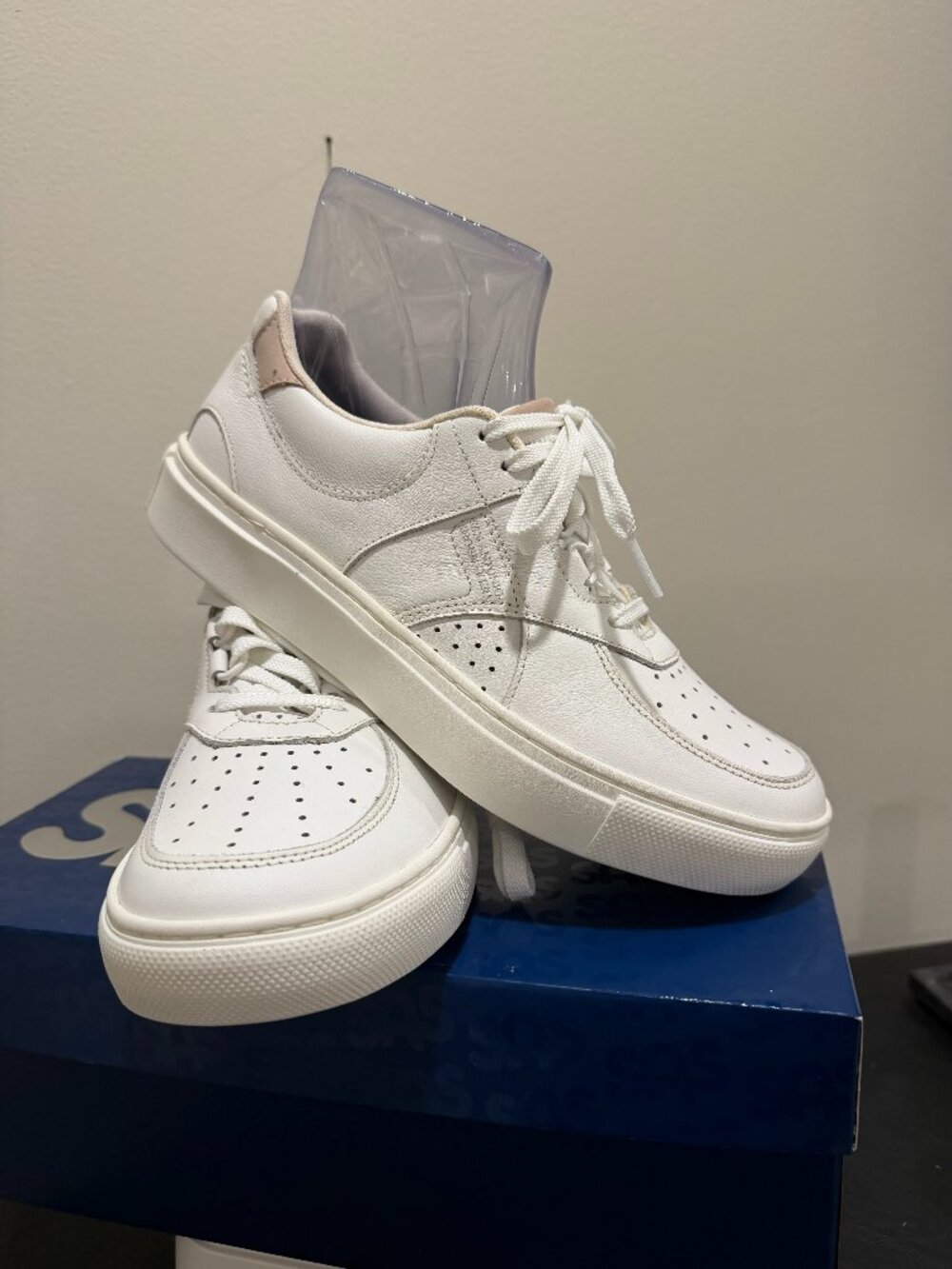 SAS High Street – Women’s 8.5W – White – Brand New in Box